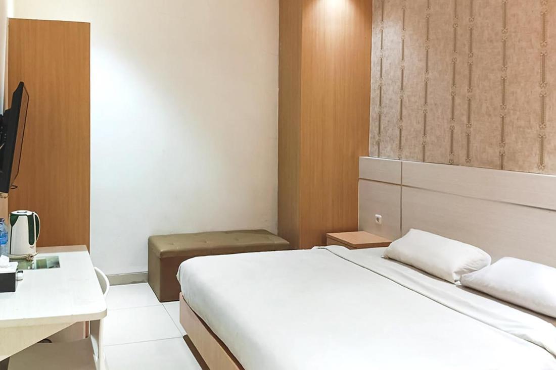 Twospaces Living At Kr Hotel Palembang Esterno foto
