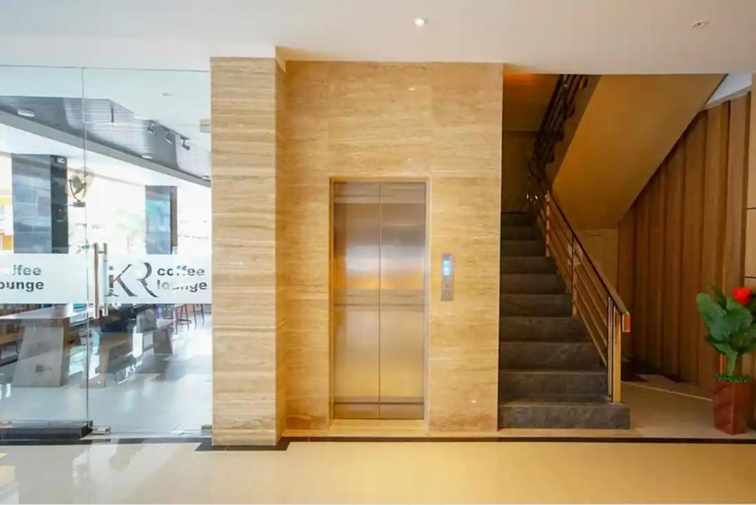 Twospaces Living At Kr Hotel Palembang Esterno foto